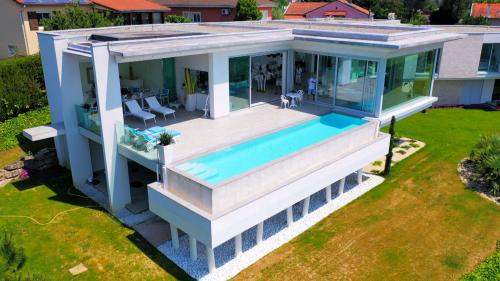 Travaux XXL : piscines et lagons
