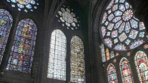 Des monuments et des hommes